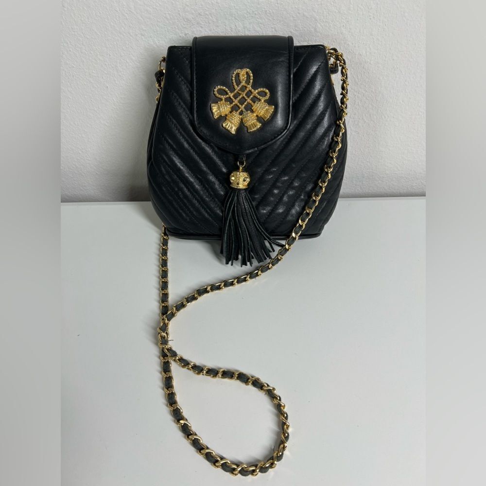 Crossbody bag black/ gold magnetic fastening chains - Picture 6 of 16
